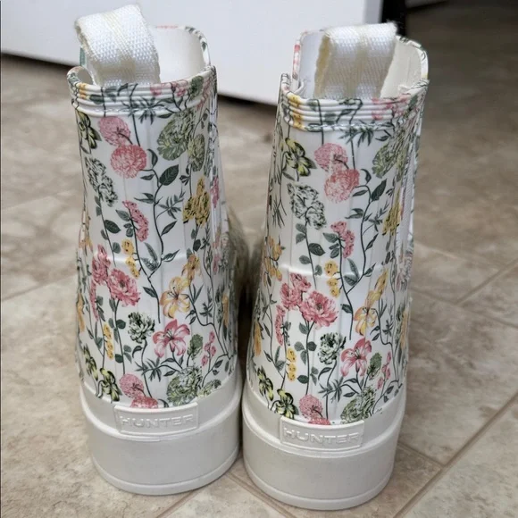 Hunter White Floral Patterned Boots - Picture 5 of 9